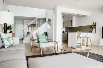 Noosa Crest Resort with Sunshine Coast Guide