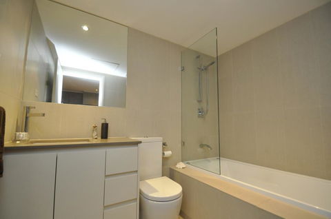 NORTH SYDNEY FULLY SELF CONTAINED MODERN 2 BED APARTMENT (16WAL) - Sunshine Coast Guide 3