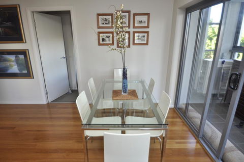 NORTH SYDNEY FULLY SELF CONTAINED MODERN 2 BED APARTMENT (16WAL) - Sunshine Coast Guide 1