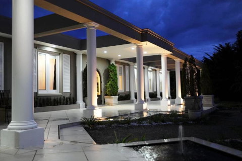 Norwood House Motel & Receptions - Sunshine Coast Guide 2