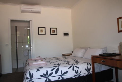 Norwood House Motel & Receptions - Sunshine Coast Guide 3
