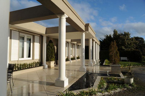 Norwood House Motel & Receptions - Sunshine Coast Guide 0