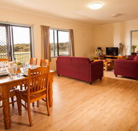 Nutkin Lodge - Sunshine Coast Guide