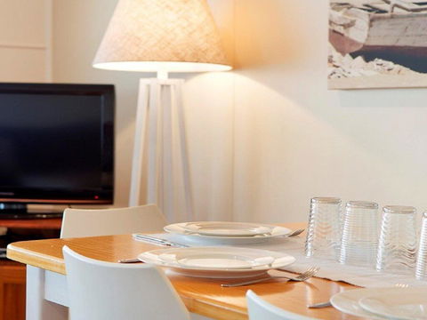 Ocean Blue Apartment Two - Oceanfront Apartment - Sunshine Coast Guide 1