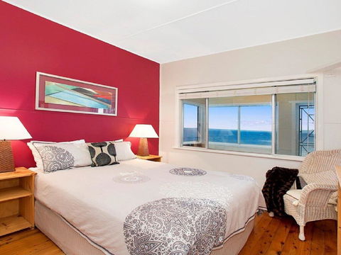 Ocean Blue Apartment Two - Oceanfront Apartment - Sunshine Coast Guide 2
