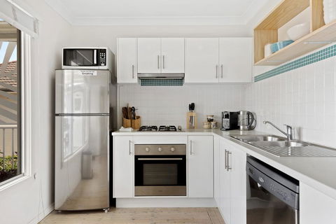 Ocean Breeze - Sunshine Coast Guide 1