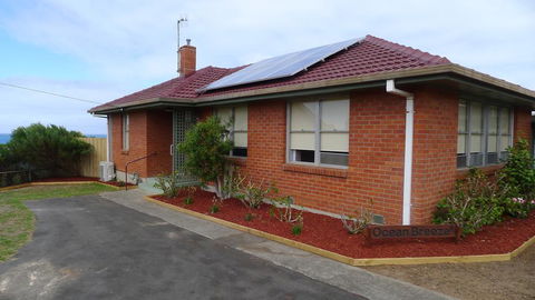 OCEAN BREEZE - Sunshine Coast Guide 3
