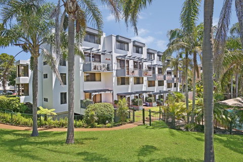 Ocean Terrace 6 67 Pacific Drive - Sunshine Coast Guide 2