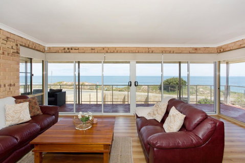 Ocean View Beach House - Sunshine Coast Guide 0