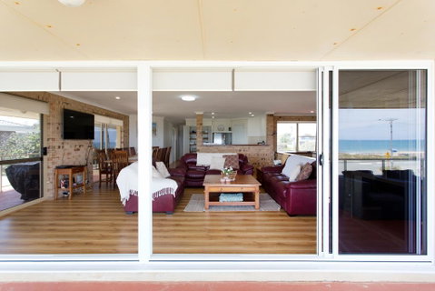 Ocean View Beach House - Sunshine Coast Guide 2