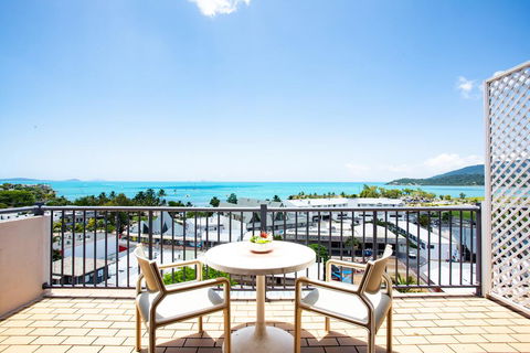 OCEAN VIEWS 10 - Sunshine Coast Guide 1
