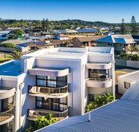 OCEAN WAVES - WiFi - Sunshine Coast Guide