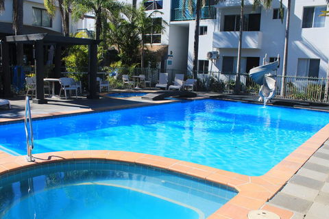 Oceanside Hawks Nest - Sunshine Coast Guide 0