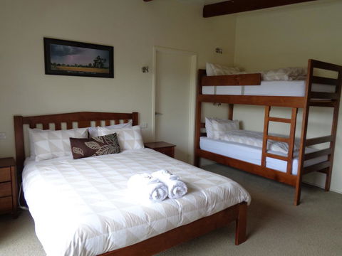 Off Mountain Accommodation - Sunshine Coast Guide 2