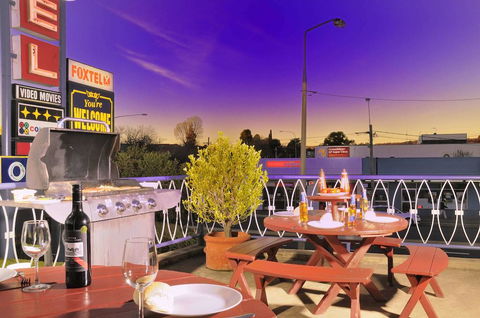 Olympia Motel - Sunshine Coast Guide 0