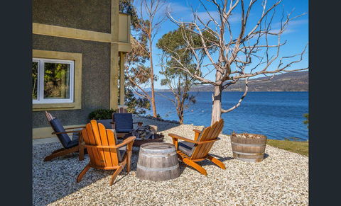 On The Huon River - Sunshine Coast Guide 3