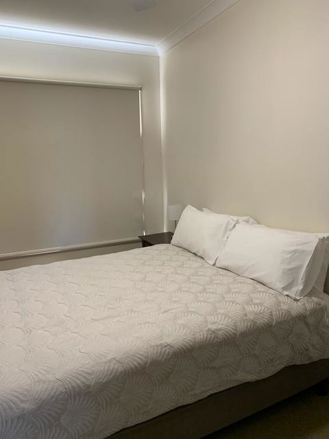 One Bedroom Apartment - Sunshine Coast Guide 1
