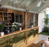 Oscars Hotel and Cafe Bar - Sunshine Coast Guide