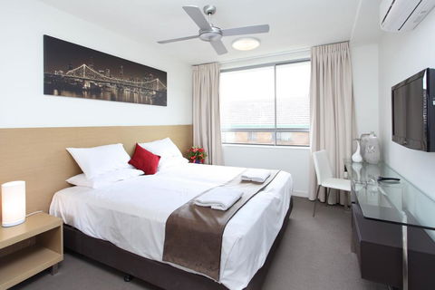 PA Apartments - Sunshine Coast Guide 1