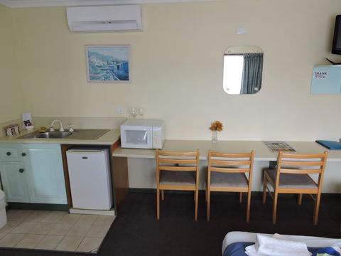 Pacific Motor Inn - Sunshine Coast Guide 3