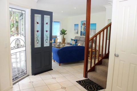 PACIFIC PALMS - Sunshine Coast Guide 0