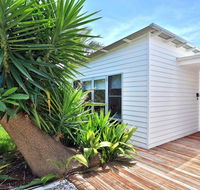 Palm Oasis - family friendly accommodation just a short walk to werri beach - Sunshine Coast Guide