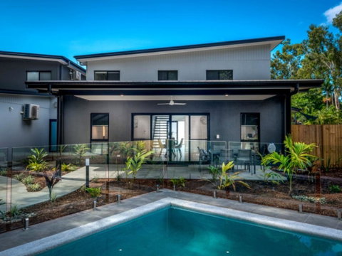 Palms - Tropicana Resort - Cli - Sunshine Coast Guide 0