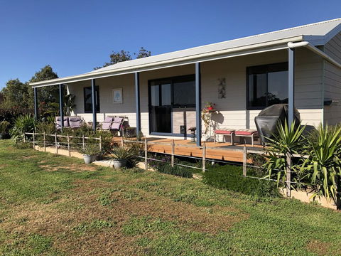 PANORAMA @ Lismar Lodge - Sunshine Coast Guide 0