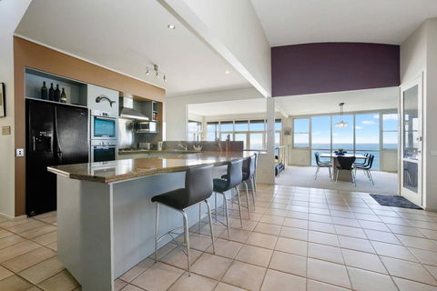 PANORAMA VIEWS - Spectacular Ocean Views - Sunshine Coast Guide 2