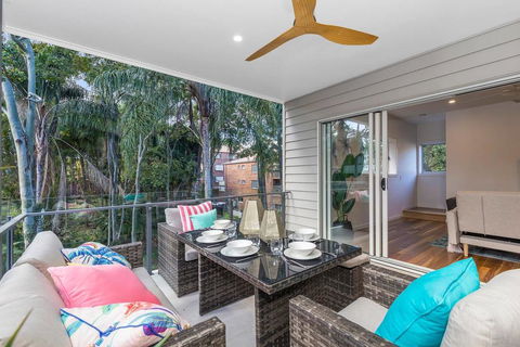 Park Avenue Townhouse Retreat Brisbane Sleeps 10 - Sunshine Coast Guide 2
