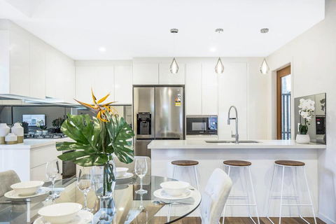 Park Avenue Townhouse Retreat Brisbane Sleeps 10 - Sunshine Coast Guide 1