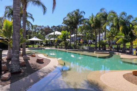 Pelican Escape Executive Home At Raffertys Resort - Sunshine Coast Guide 1