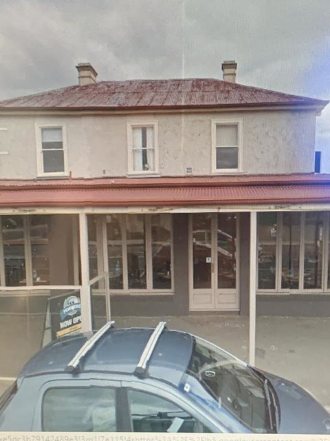 Pembroke Hotel - Sunshine Coast Guide 0