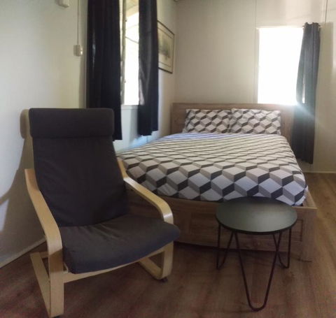 Pentland Hotel Motel - Sunshine Coast Guide 0