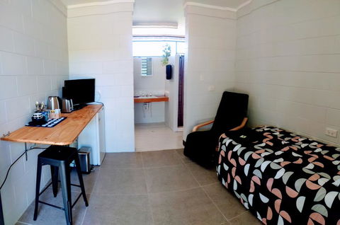 Pentland Hotel Motel - Sunshine Coast Guide 2