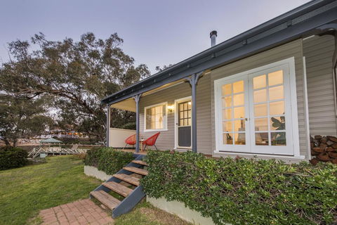 Peppertree Hill - Sunshine Coast Guide 2