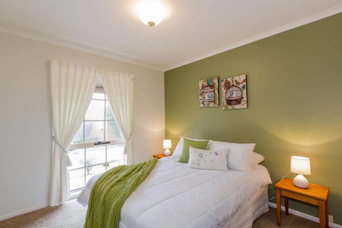 PERFECT ON PYMBLE AVE - Sunshine Coast Guide 1