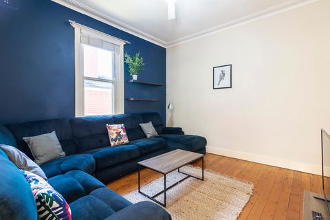 PET FRIENDLY FAMILY HOME WILLOUGHBY - Sunshine Coast Guide 0