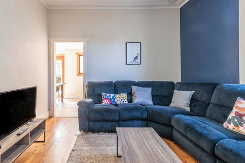 PET FRIENDLY FAMILY HOME WILLOUGHBY - Sunshine Coast Guide 3