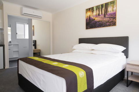 Petrie Mill Motel - Sunshine Coast Guide 0