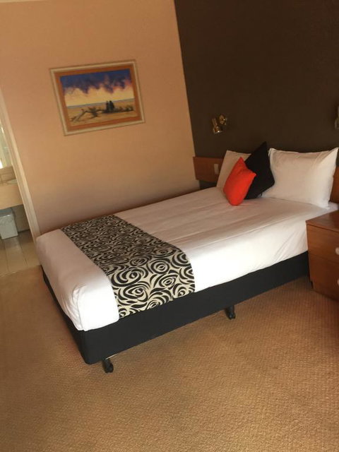 Philadelphia Motor Inn - Sunshine Coast Guide 0