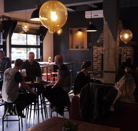 Pint On Punt Backpackers - Sunshine Coast Guide