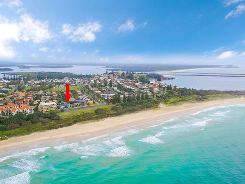 Pippi View 1 (Bottom) - Across The Road From The Beach! - Sunshine Coast Guide 0