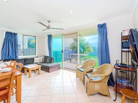 Pippi View 1 (Bottom) - Across The Road From The Beach! - Sunshine Coast Guide 1
