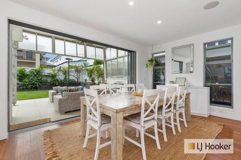 PIRIE BEACH House - Sunshine Coast Guide 2