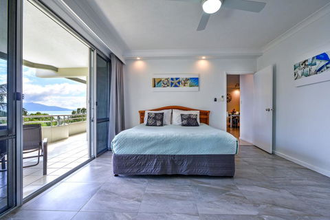 POINCIANA 101 HAMILTON ISLAND CENTRALLY LOCATED 3 BEDROOM, Plus BUGGY!! - Sunshine Coast Guide 0