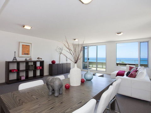 POINT GREY APARTMENT 14 - The Point - Sunshine Coast Guide 2