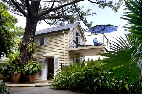 Port Douglas Cottage & Lodge - Sunshine Coast Guide 0