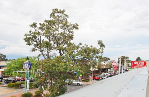 POSITION PERFECT CENTRAL INVERLOCH - Sunshine Coast Guide 2