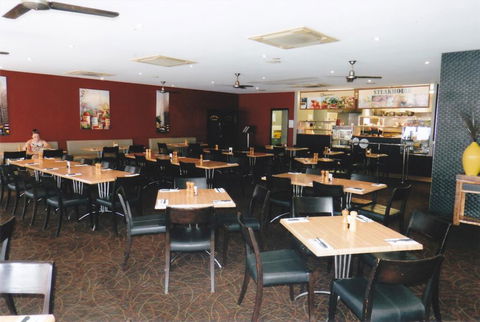 PRECINCT HOTEL GLADSTONE - Sunshine Coast Guide 3